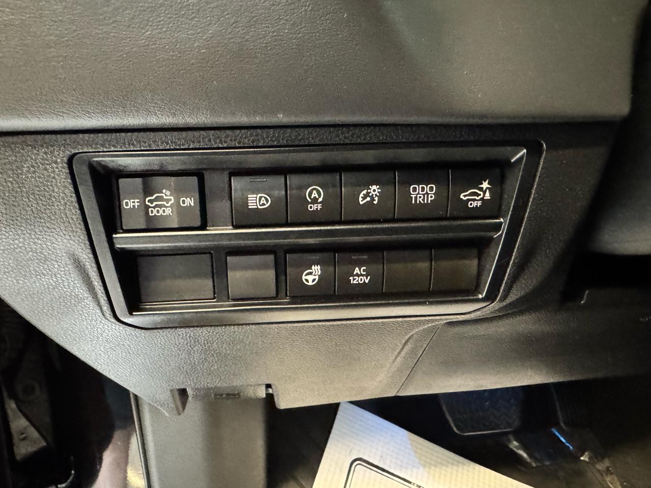 Toyota Tundra 4WD Platinum CrewMax 5.5' Bed (Natl) 2023