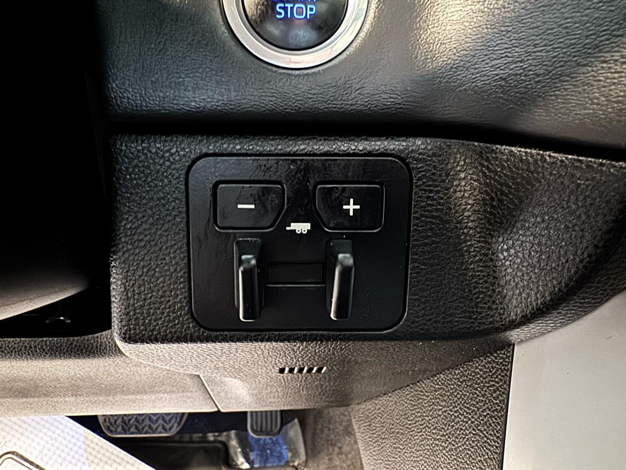 Toyota Tundra 4WD Platinum CrewMax 5.5' Bed (Natl) 2023