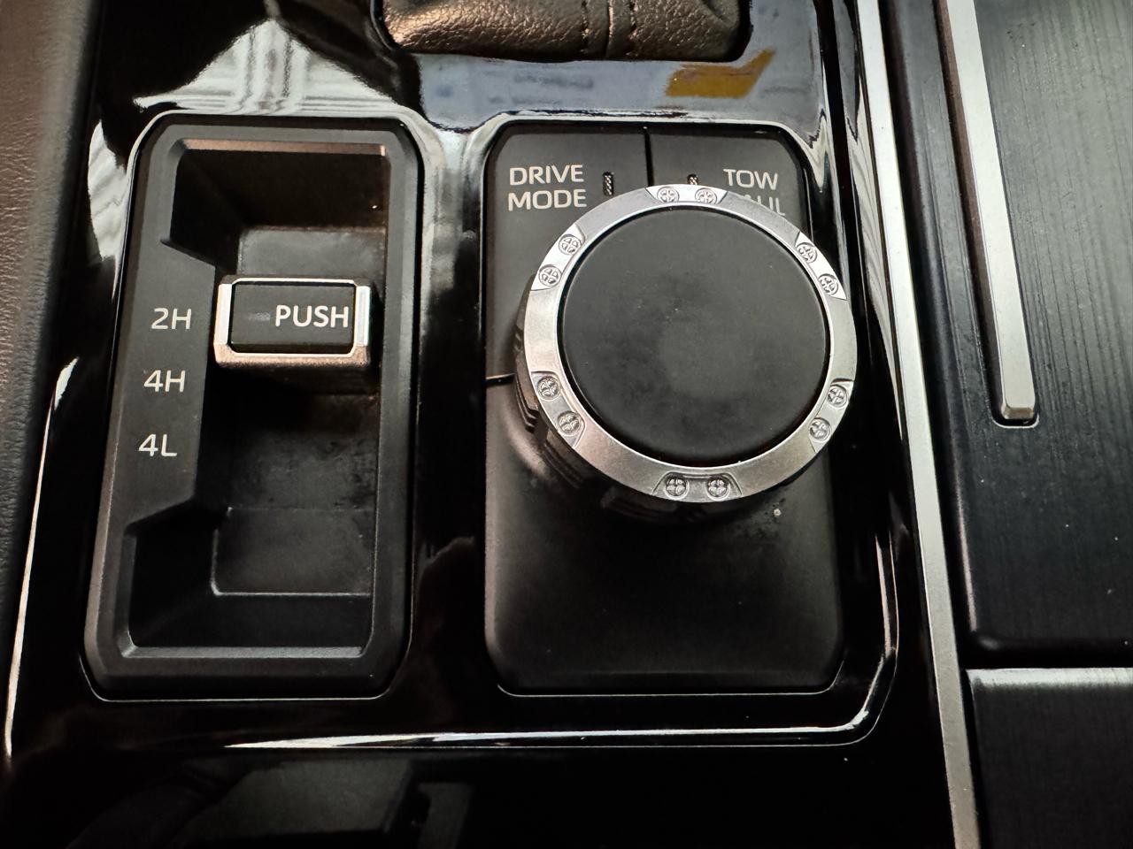Toyota Tundra 4WD Platinum CrewMax 5.5' Bed (Natl) 2023