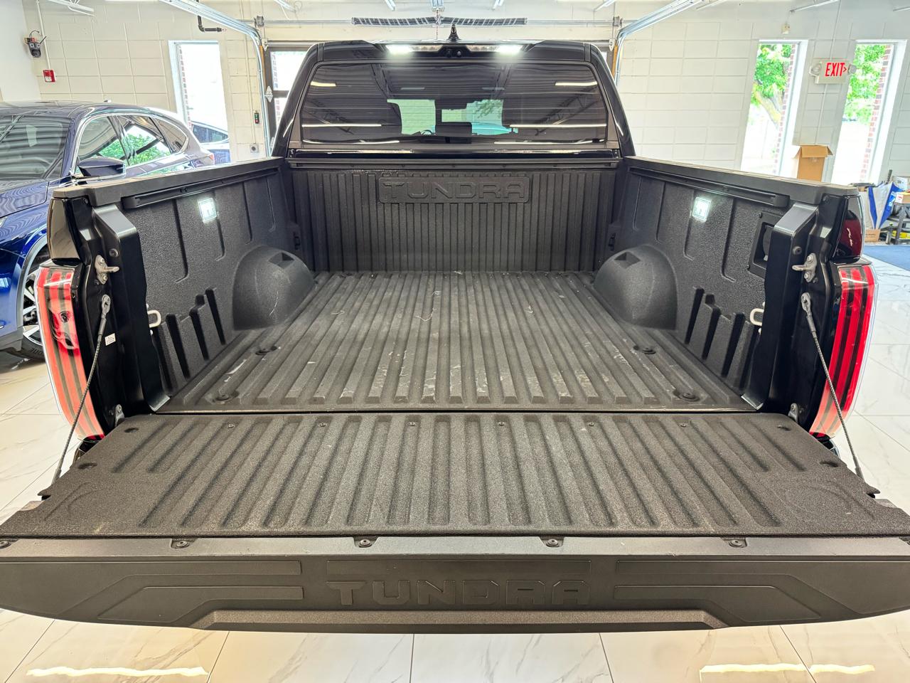 Toyota Tundra 4WD Platinum CrewMax 5.5' Bed (Natl) 2023