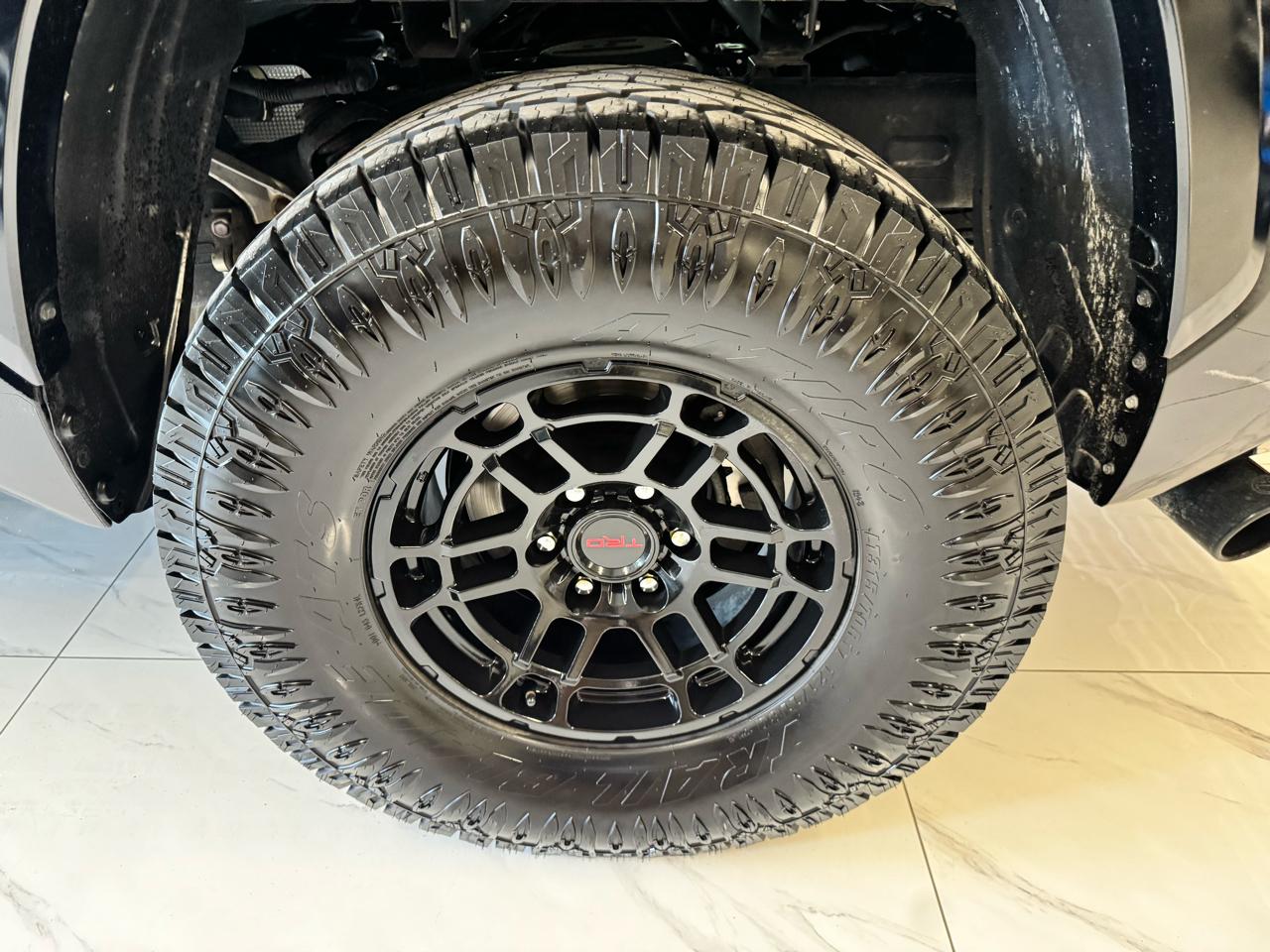 Toyota Tundra 4WD Platinum CrewMax 5.5' Bed (Natl) 2023