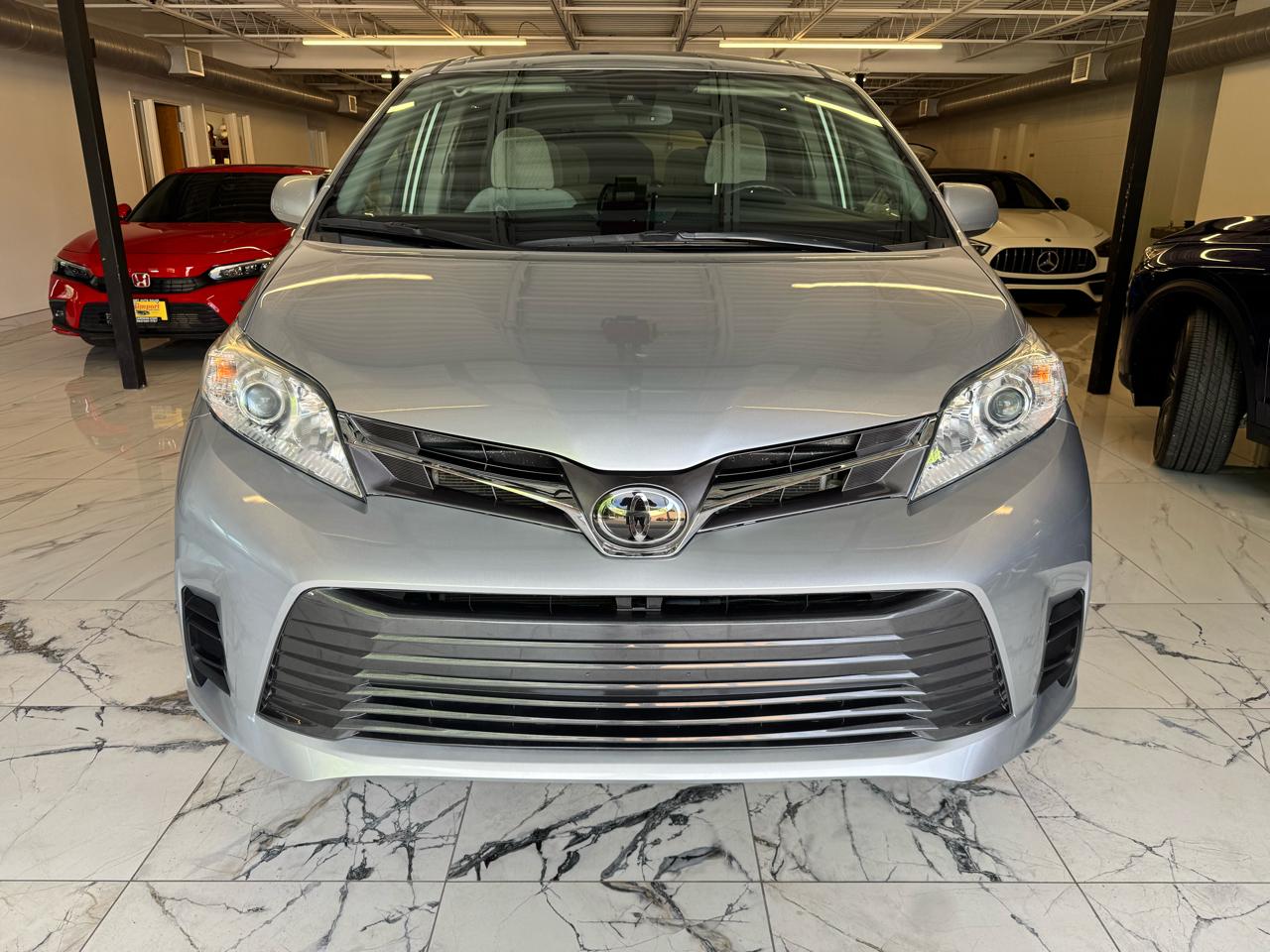 Toyota Sienna LE FWD 8-Passenger (Natl) 2020