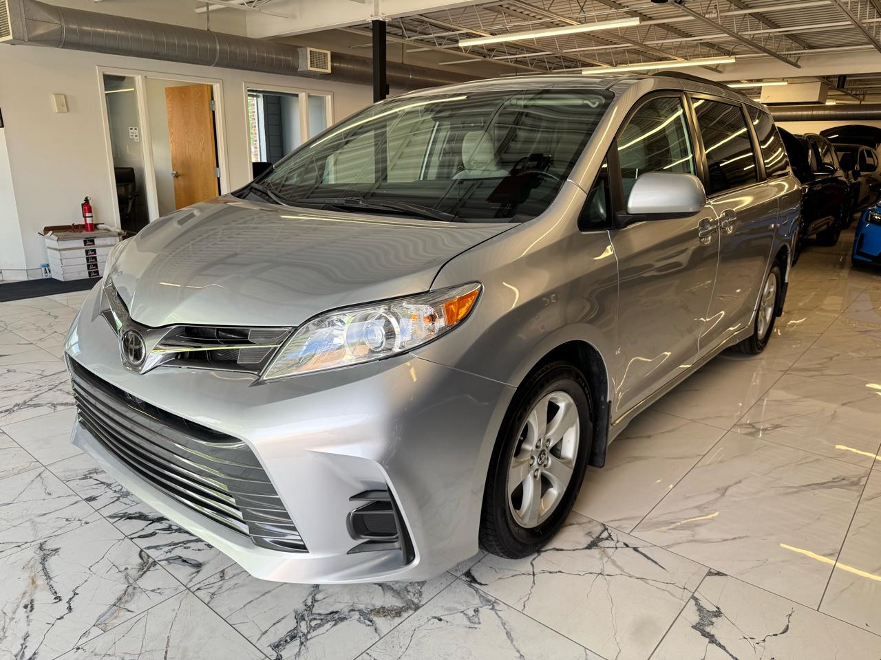 Toyota Sienna LE FWD 8-Passenger (Natl) 2020
