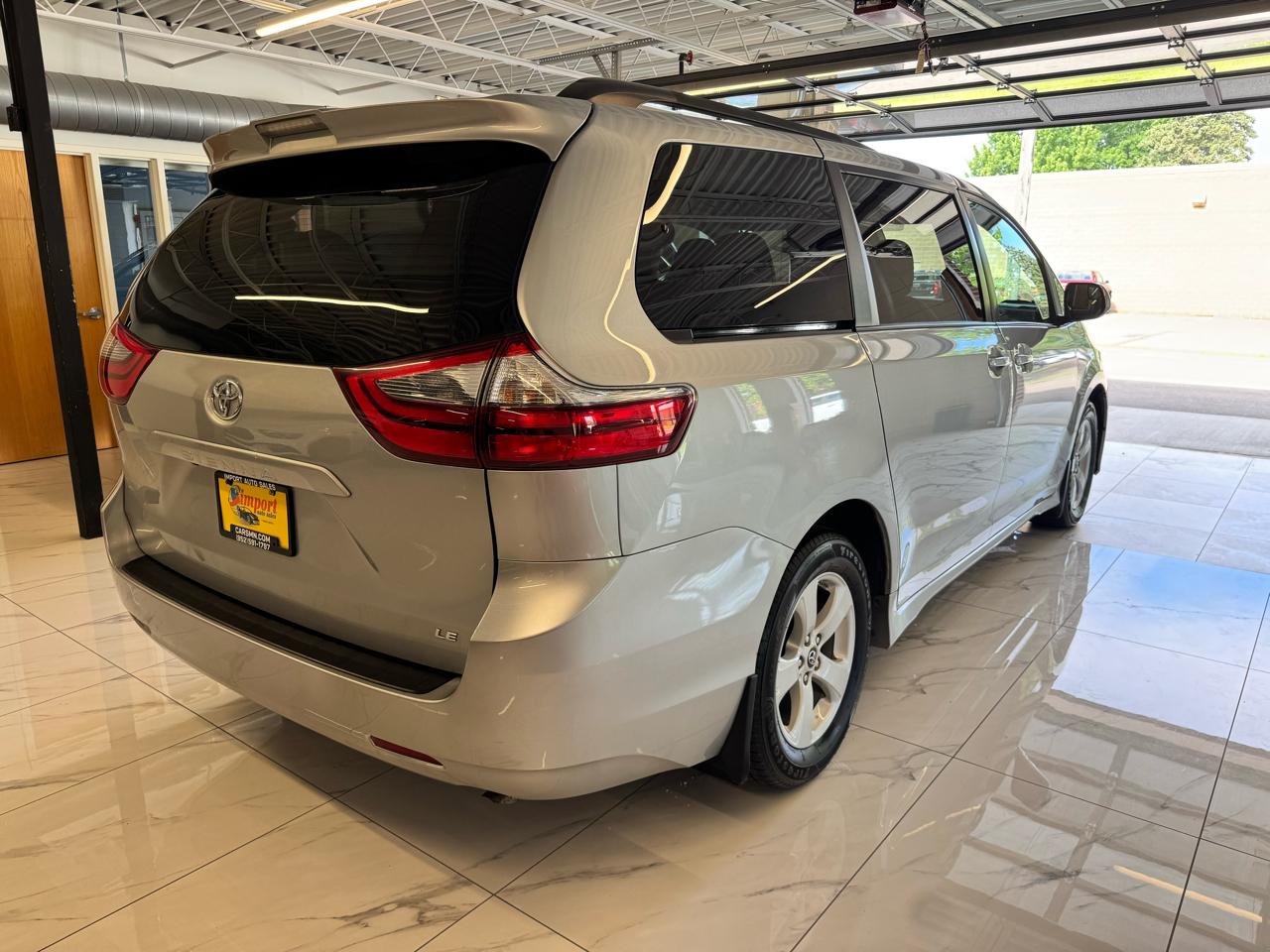 Toyota Sienna LE FWD 8-Passenger (Natl) 2020