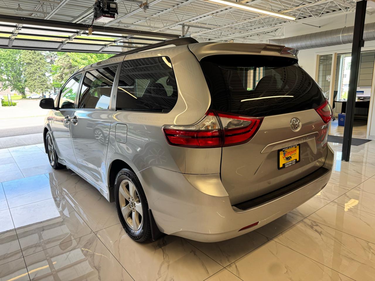 Toyota Sienna LE FWD 8-Passenger (Natl) 2020