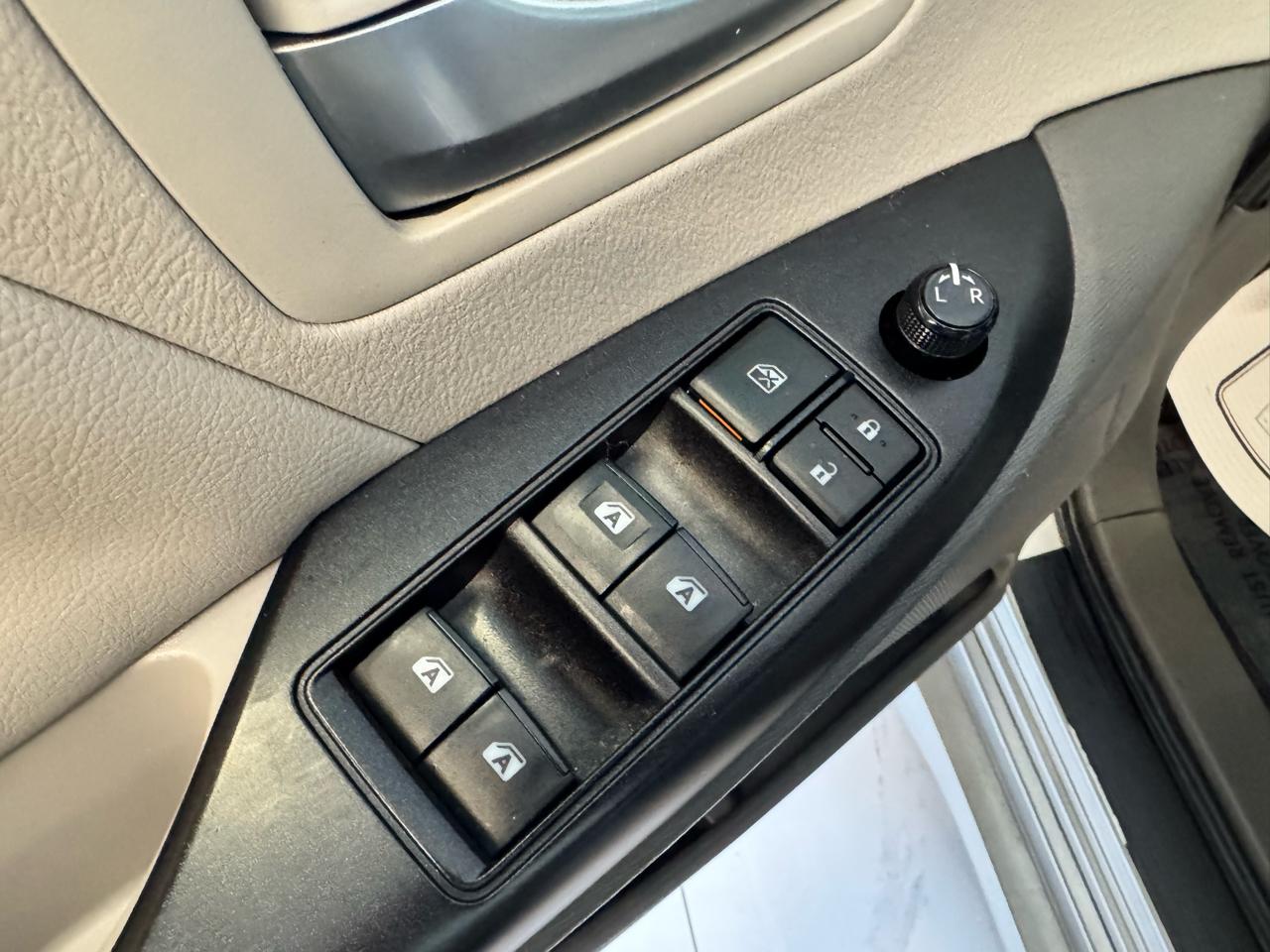 Toyota Sienna LE FWD 8-Passenger (Natl) 2020