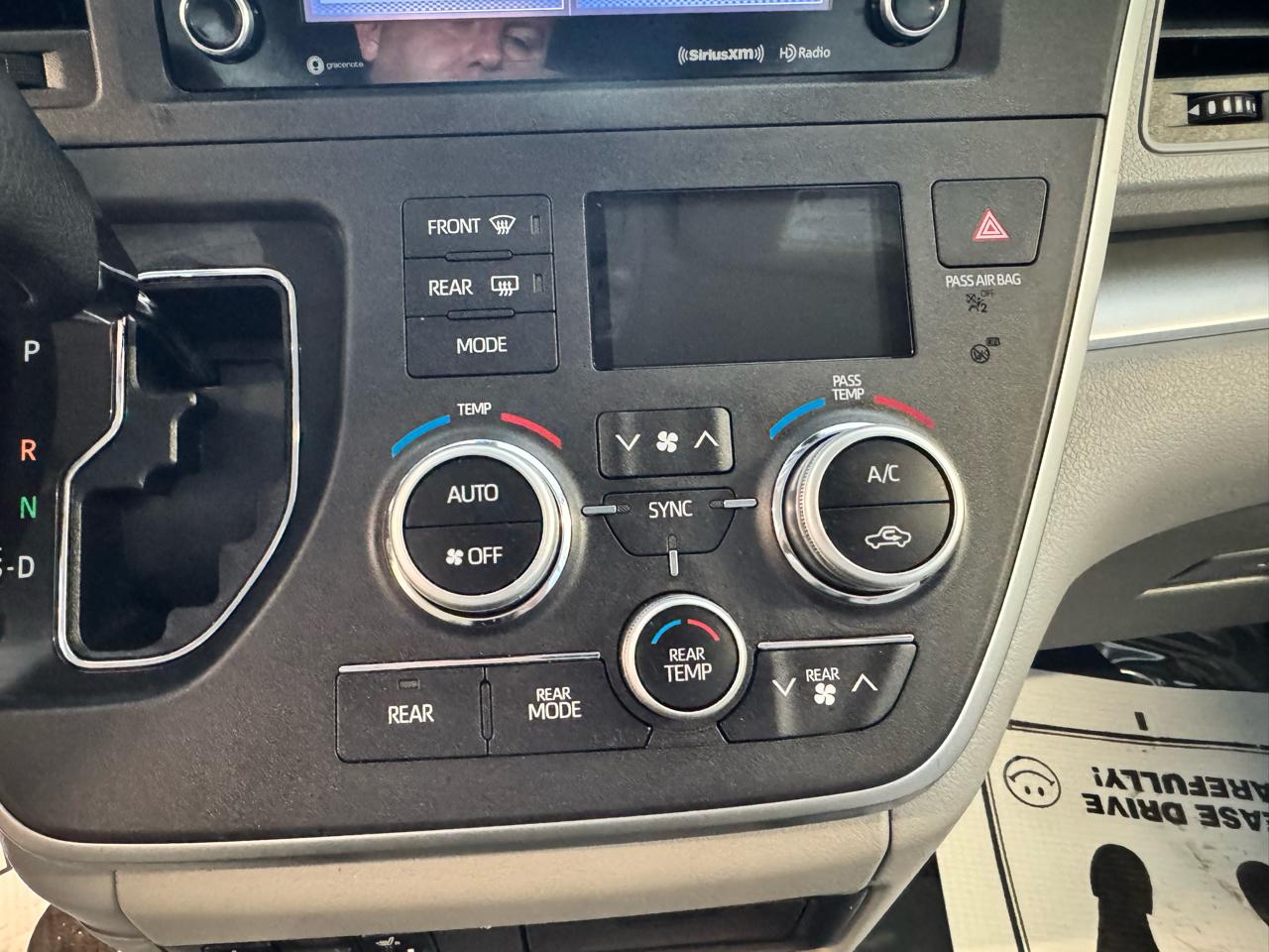 Toyota Sienna LE FWD 8-Passenger (Natl) 2020