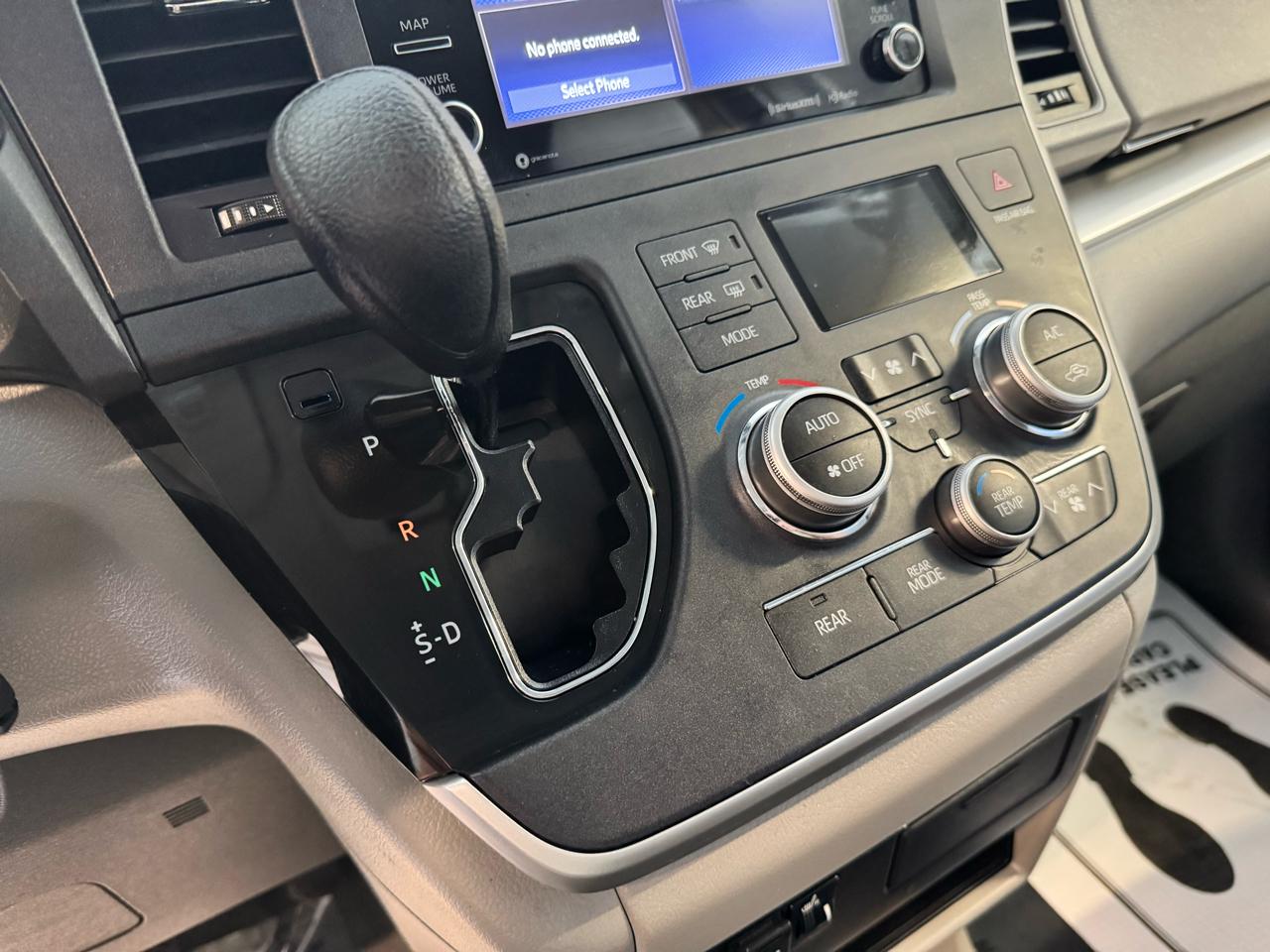 Toyota Sienna LE FWD 8-Passenger (Natl) 2020