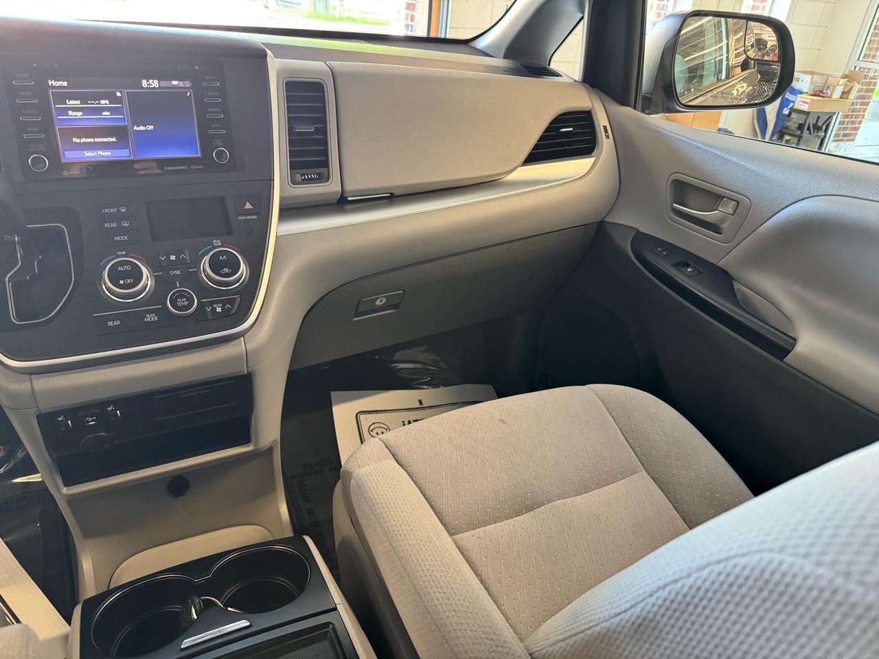 Toyota Sienna LE FWD 8-Passenger (Natl) 2020