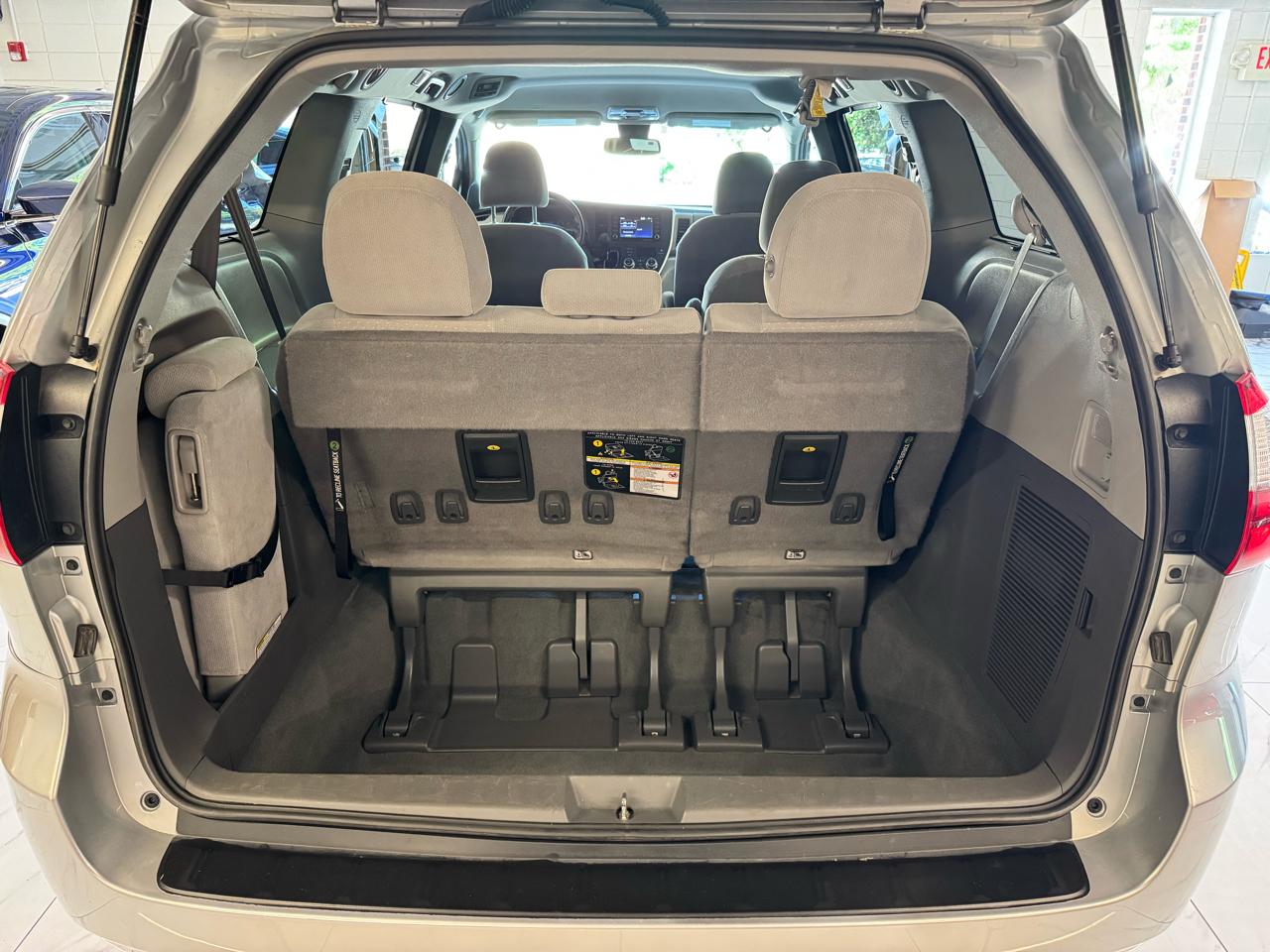 Toyota Sienna LE FWD 8-Passenger (Natl) 2020
