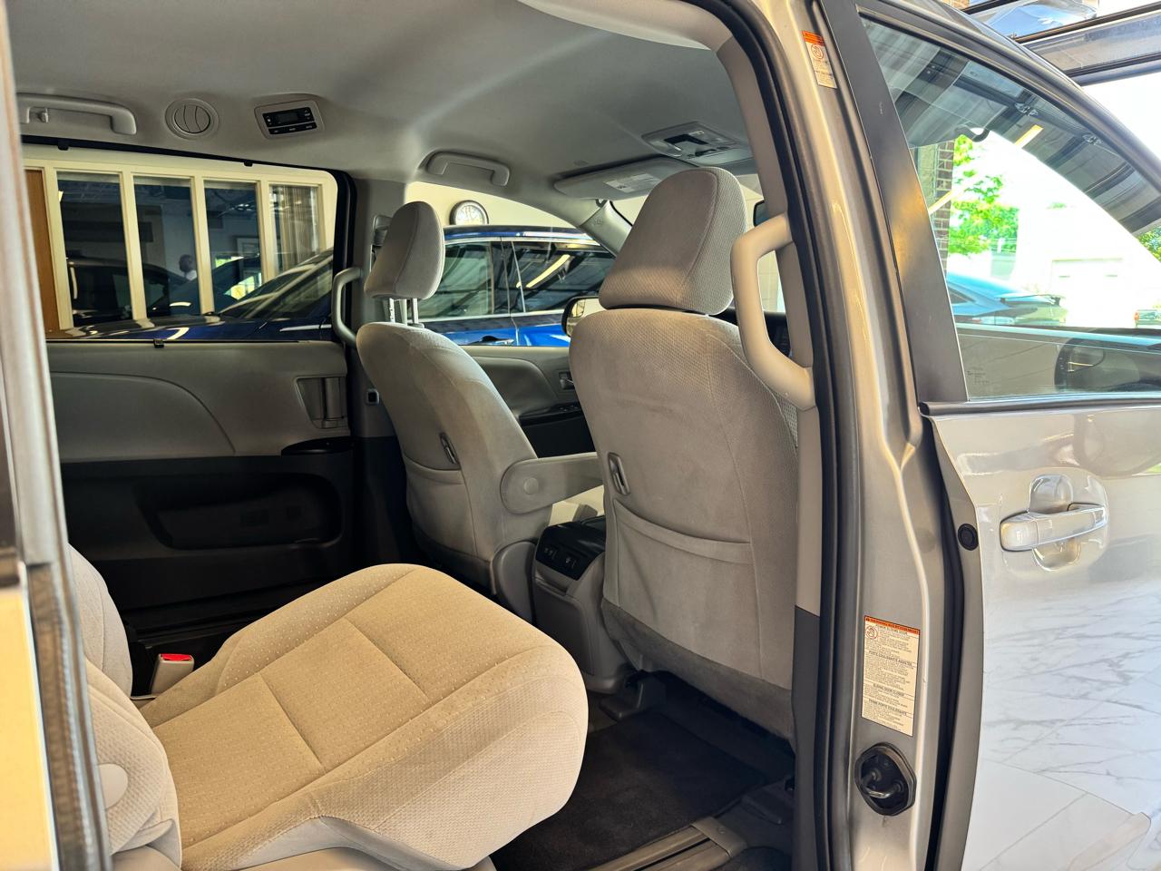 Toyota Sienna LE FWD 8-Passenger (Natl) 2020