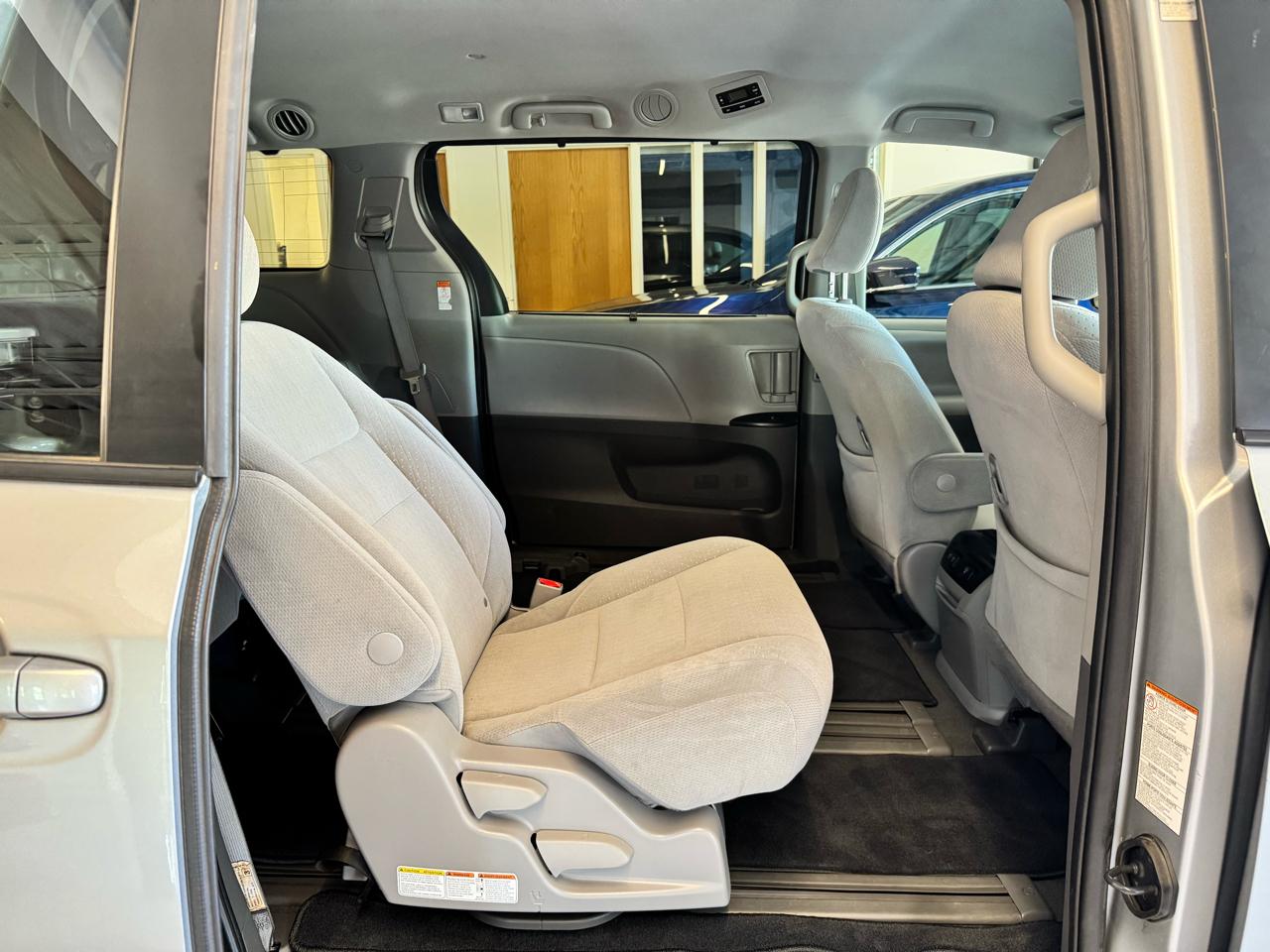 Toyota Sienna LE FWD 8-Passenger (Natl) 2020