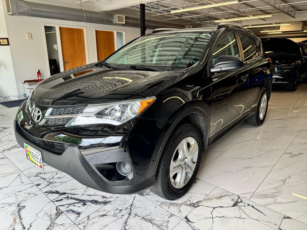 Toyota RAV4 AWD 4dr LE (Natl) 2013