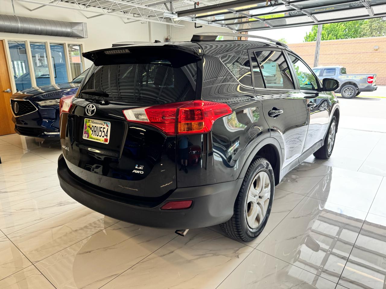 Toyota RAV4 AWD 4dr LE (Natl) 2013