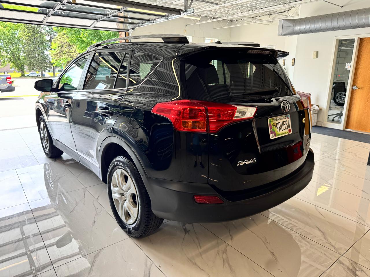 Toyota RAV4 AWD 4dr LE (Natl) 2013