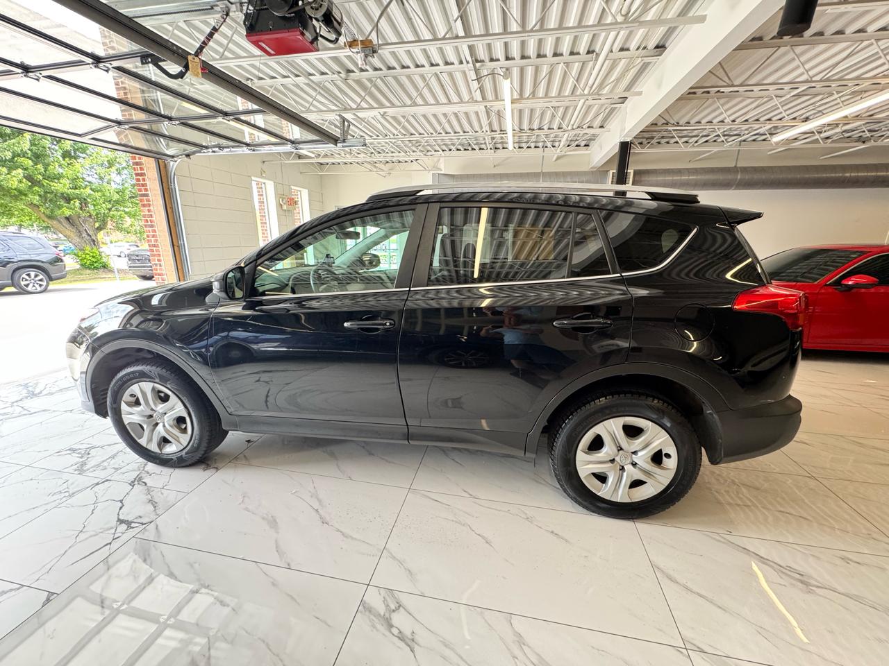 Toyota RAV4 AWD 4dr LE (Natl) 2013