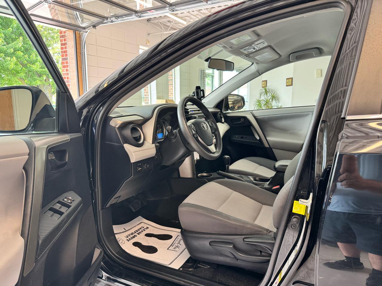 Toyota RAV4 AWD 4dr LE (Natl) 2013
