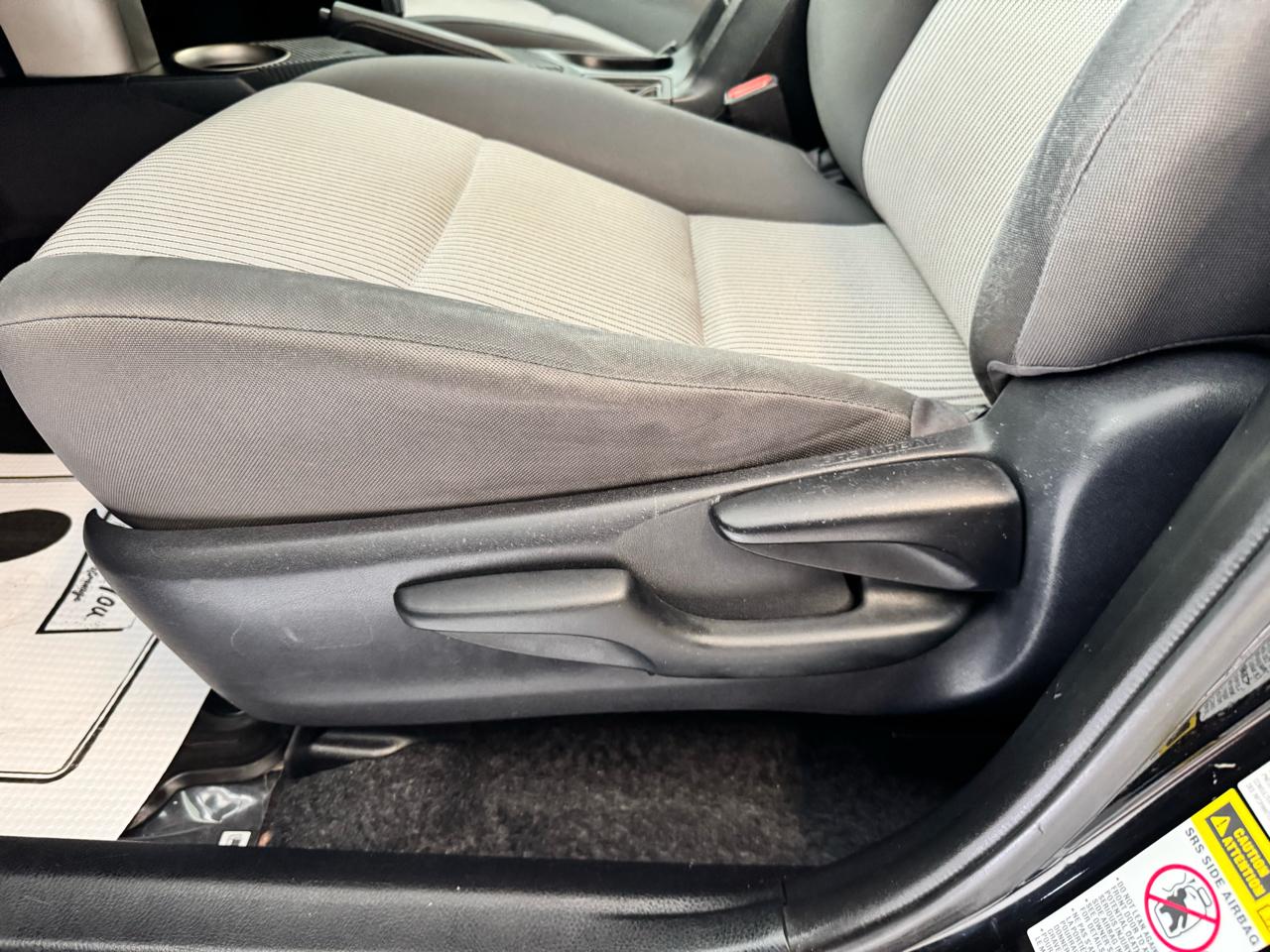 Toyota RAV4 AWD 4dr LE (Natl) 2013