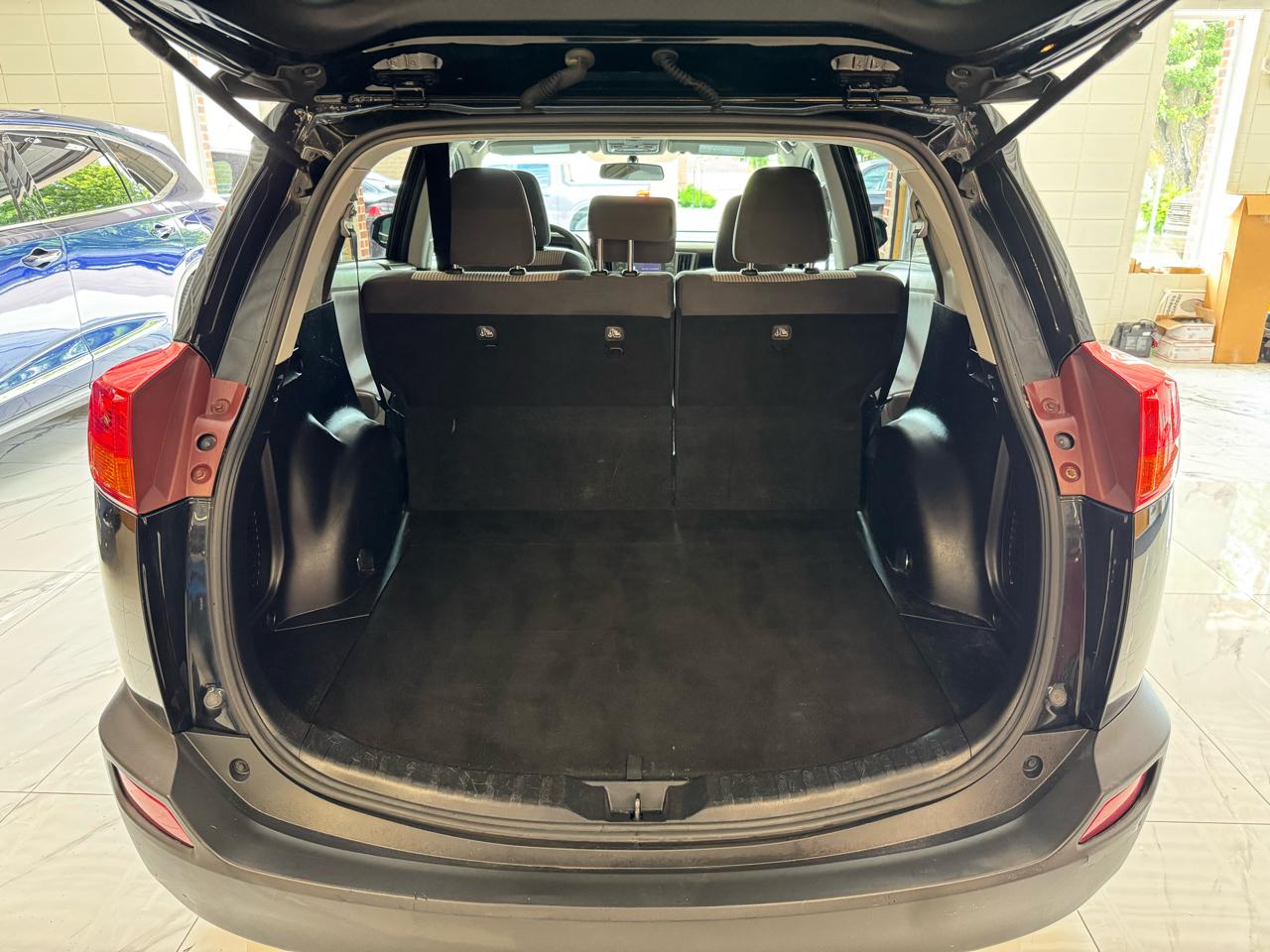 Toyota RAV4 AWD 4dr LE (Natl) 2013