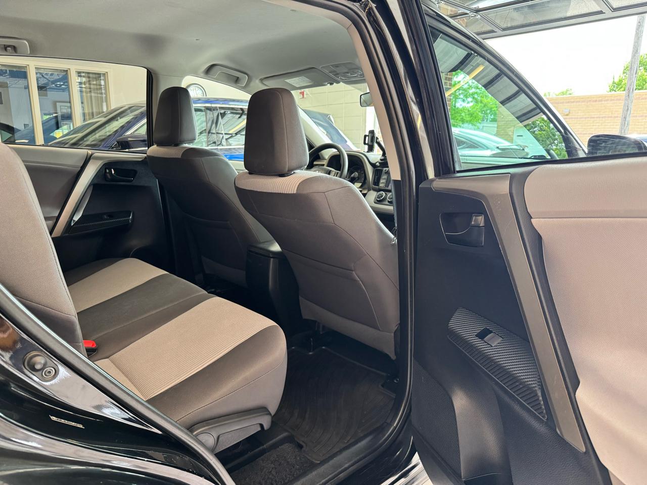 Toyota RAV4 AWD 4dr LE (Natl) 2013