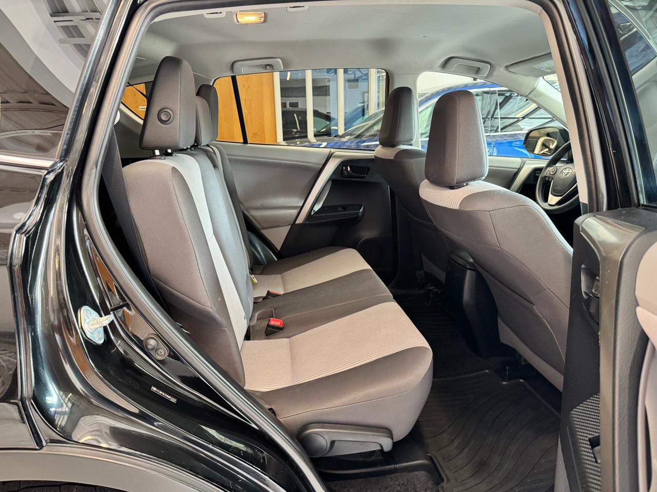 Toyota RAV4 AWD 4dr LE (Natl) 2013