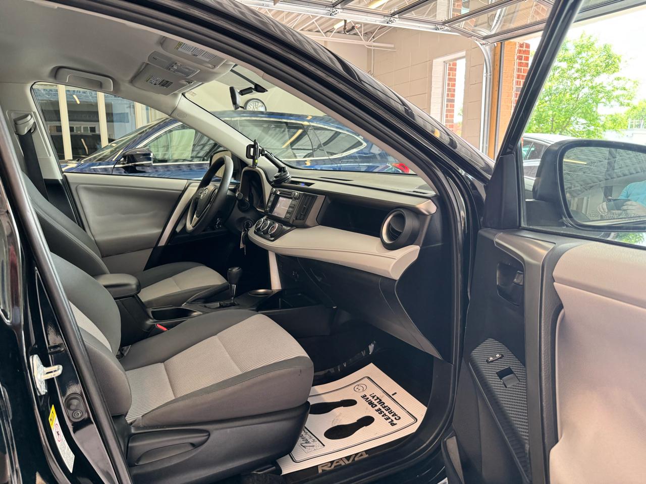 Toyota RAV4 AWD 4dr LE (Natl) 2013