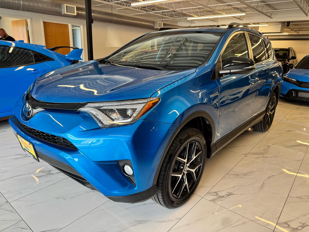 Toyota RAV4 Hybrid SE AWD (Natl) 2018