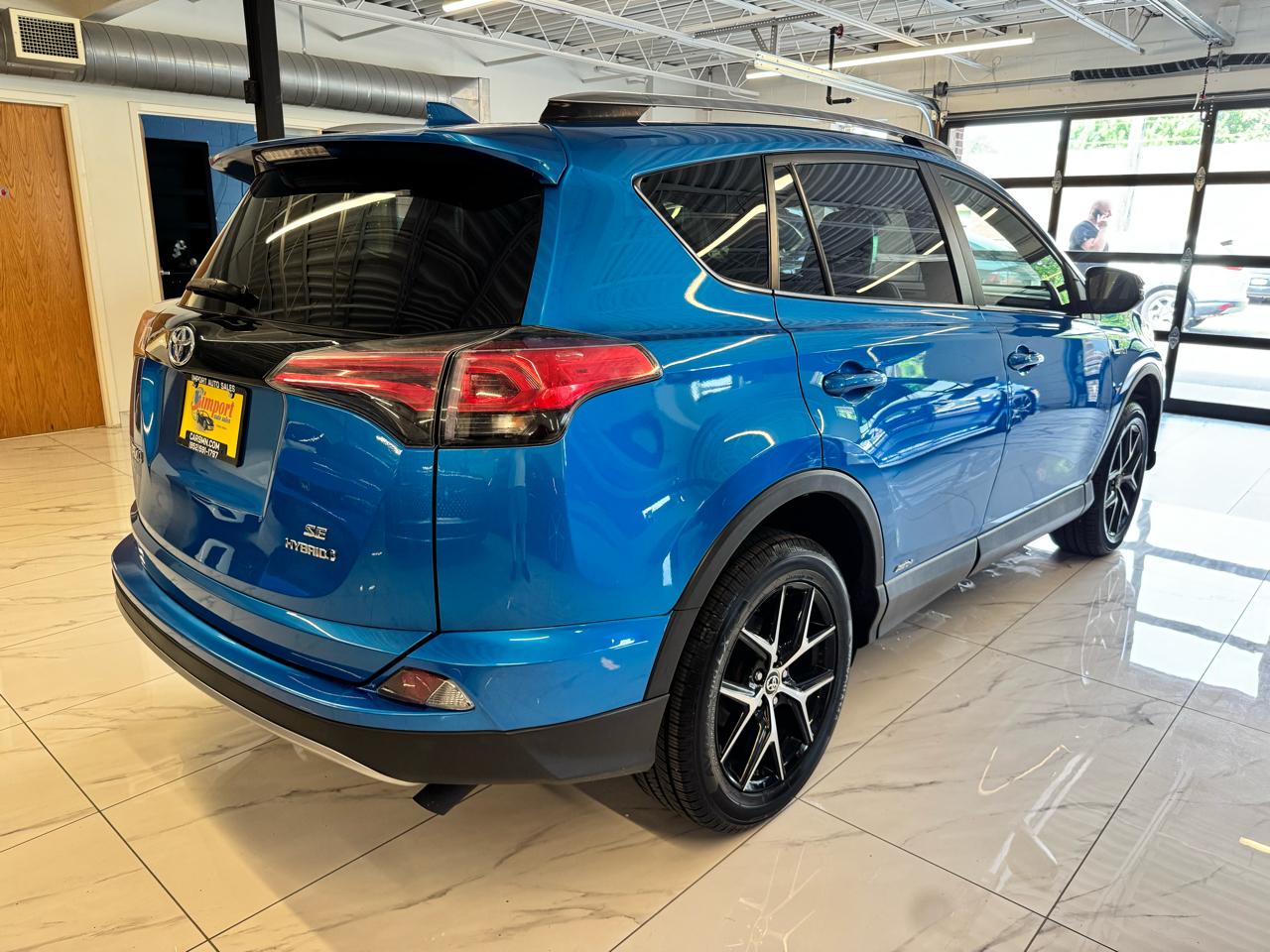 Toyota RAV4 Hybrid SE AWD (Natl) 2018