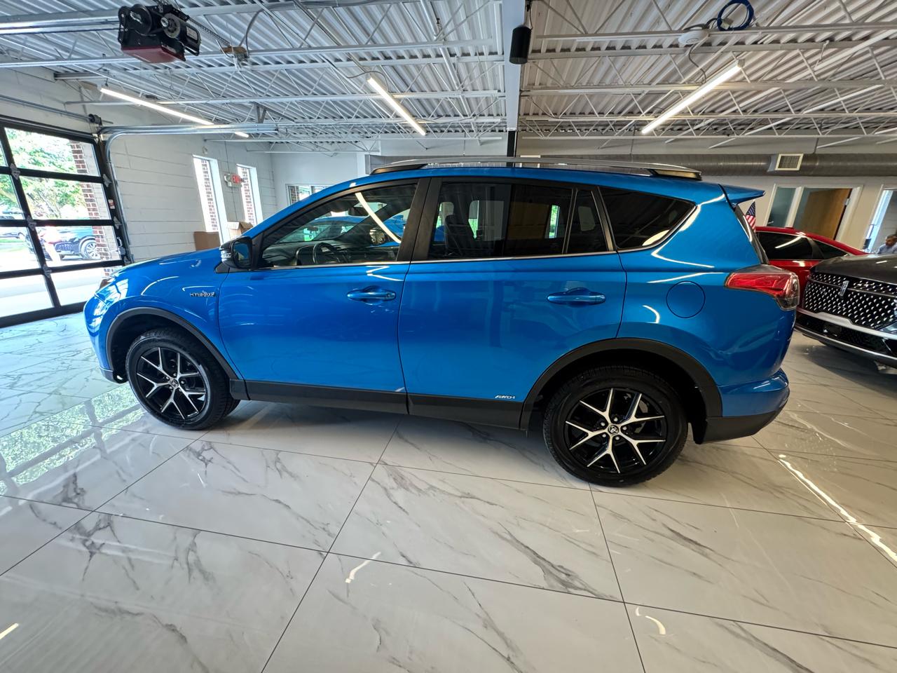 Toyota RAV4 Hybrid SE AWD (Natl) 2018