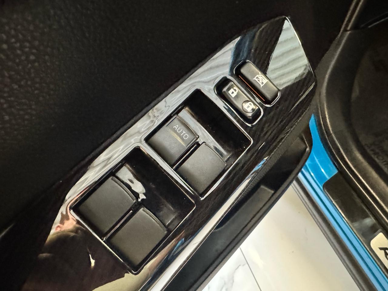 Toyota RAV4 Hybrid SE AWD (Natl) 2018