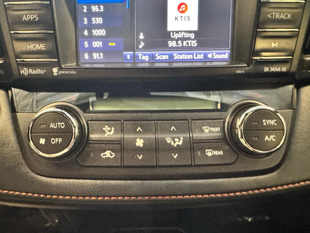 Toyota RAV4 Hybrid SE AWD (Natl) 2018
