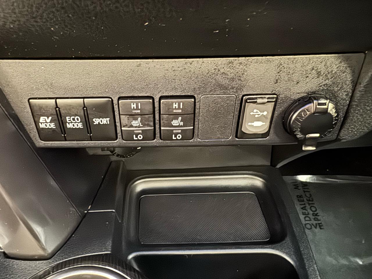 Toyota RAV4 Hybrid SE AWD (Natl) 2018