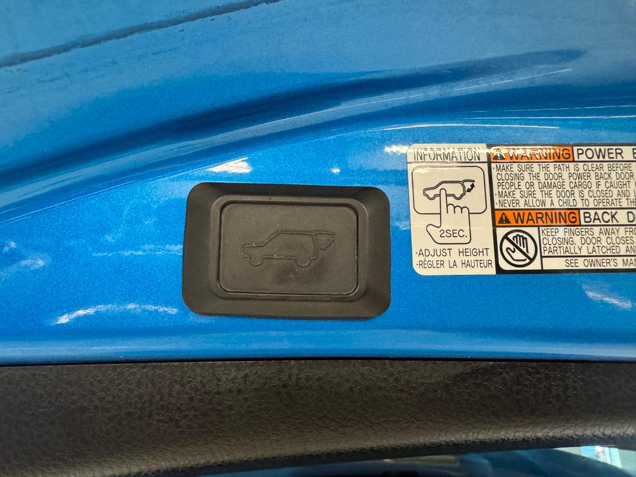 Toyota RAV4 Hybrid SE AWD (Natl) 2018