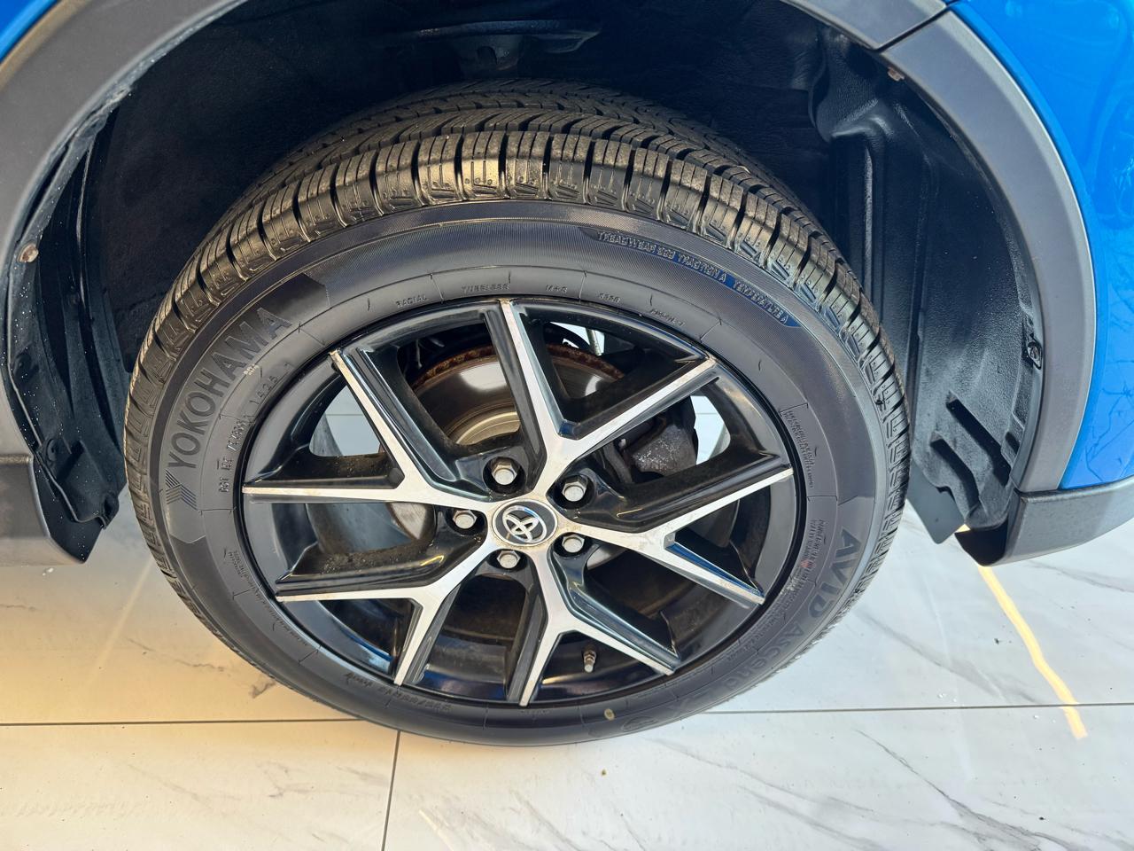 Toyota RAV4 Hybrid SE AWD (Natl) 2018