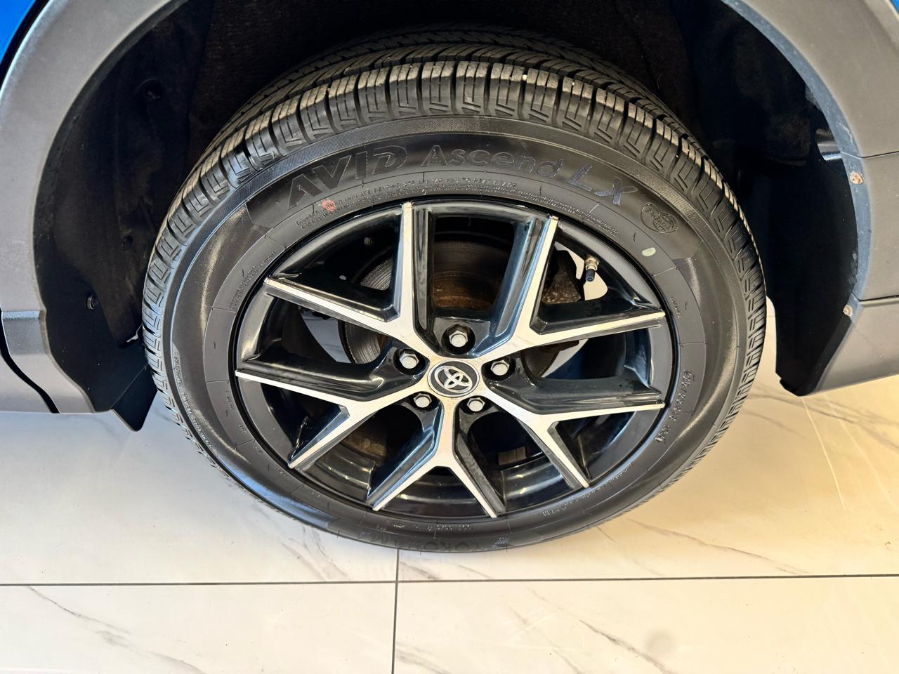 Toyota RAV4 Hybrid SE AWD (Natl) 2018