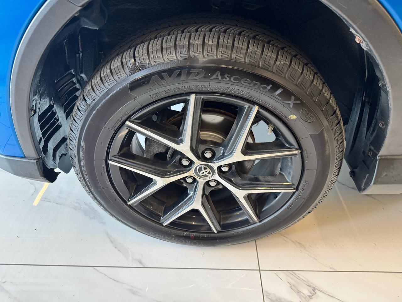 Toyota RAV4 Hybrid SE AWD (Natl) 2018