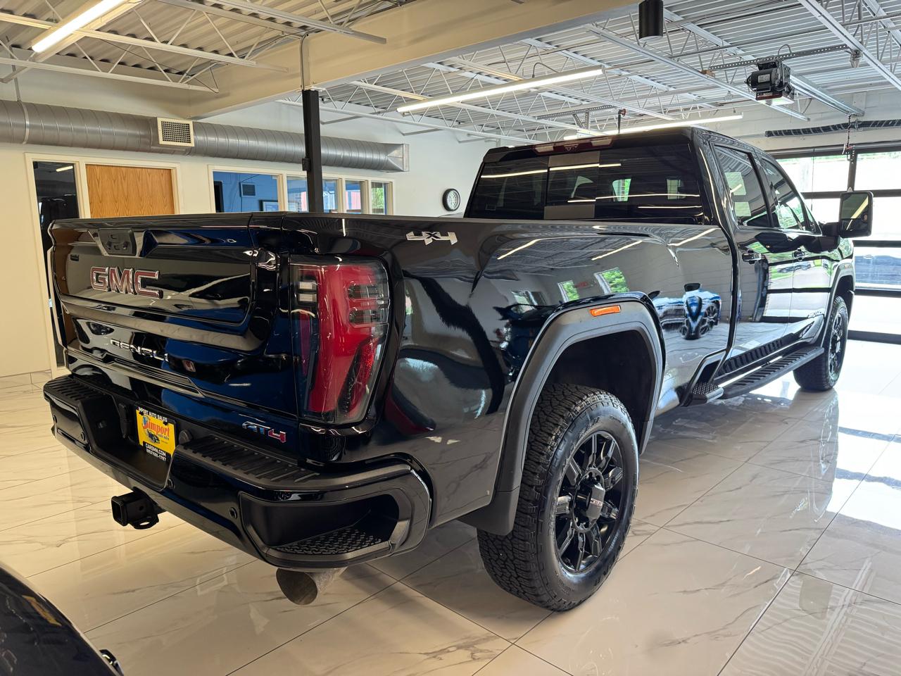 GMC Sierra 3500HD 4WD Crew Cab 172" AT4 2026
