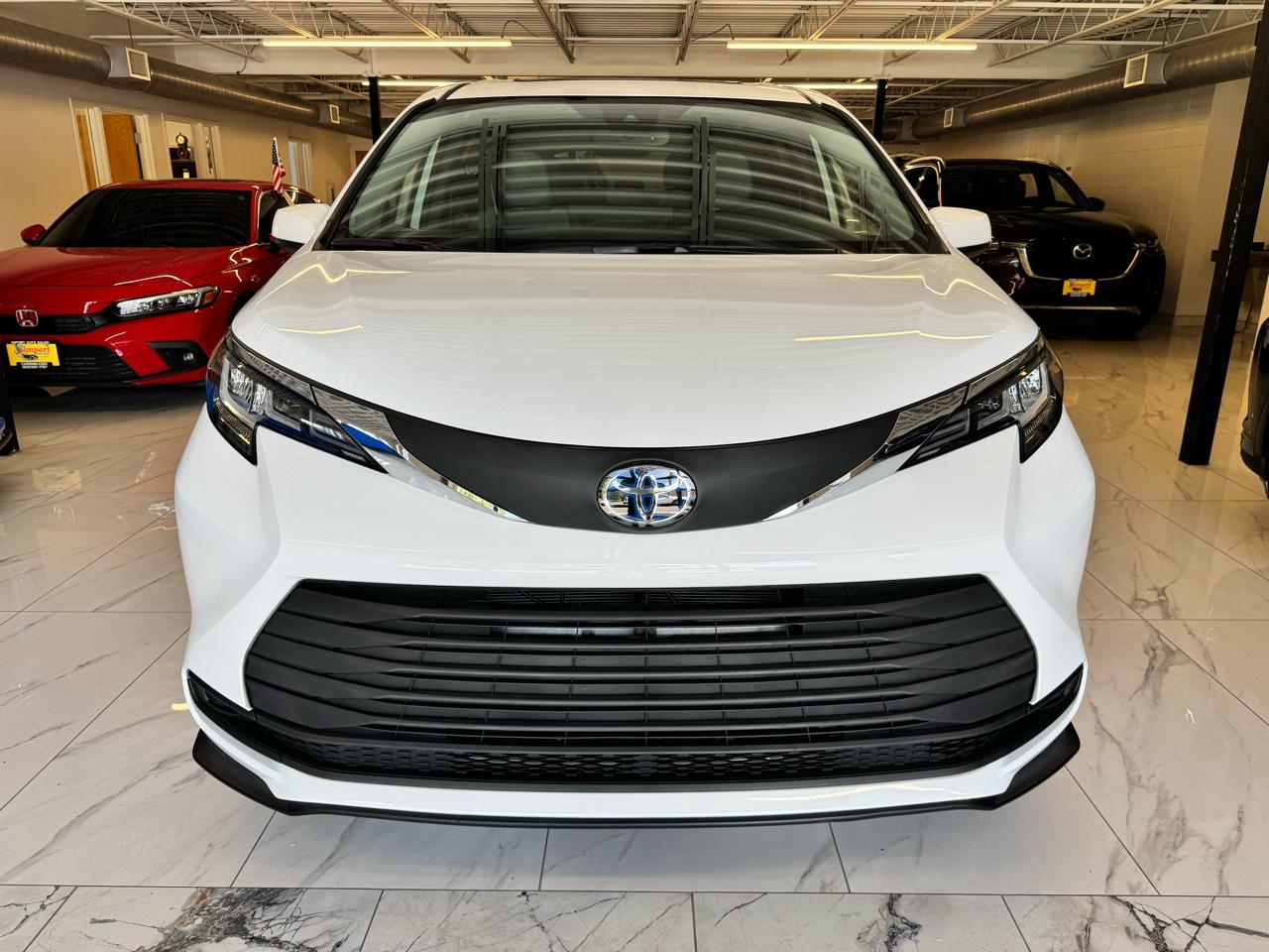 Toyota Sienna LE AWD 8-Passenger (Natl) 2025