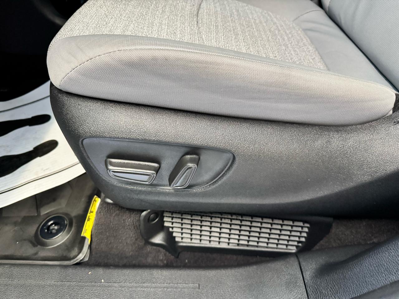 Toyota Sienna LE AWD 8-Passenger (Natl) 2025