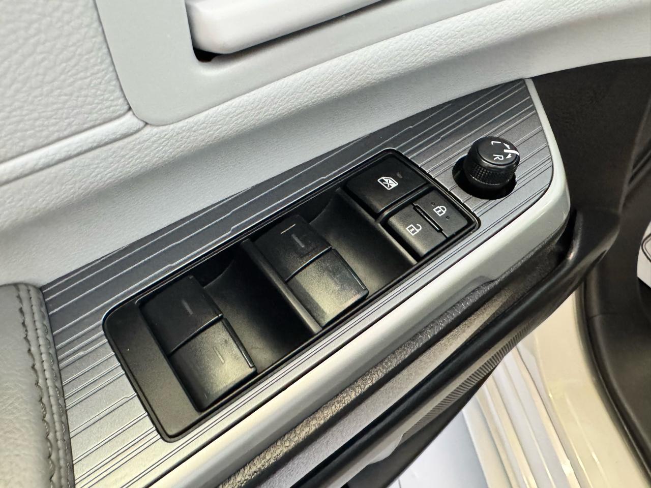 Toyota Sienna LE AWD 8-Passenger (Natl) 2025