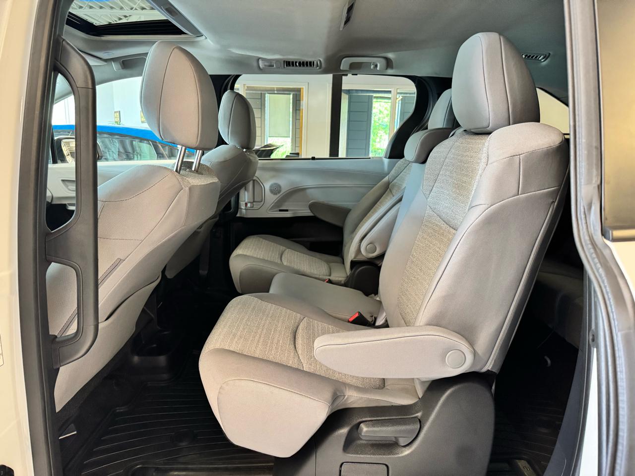 Toyota Sienna LE AWD 8-Passenger (Natl) 2025