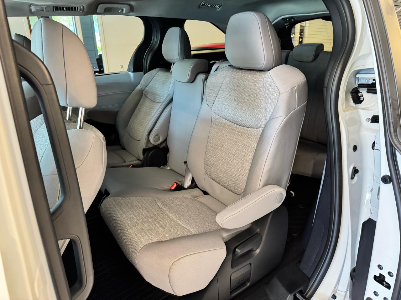 Toyota Sienna LE AWD 8-Passenger (Natl) 2025