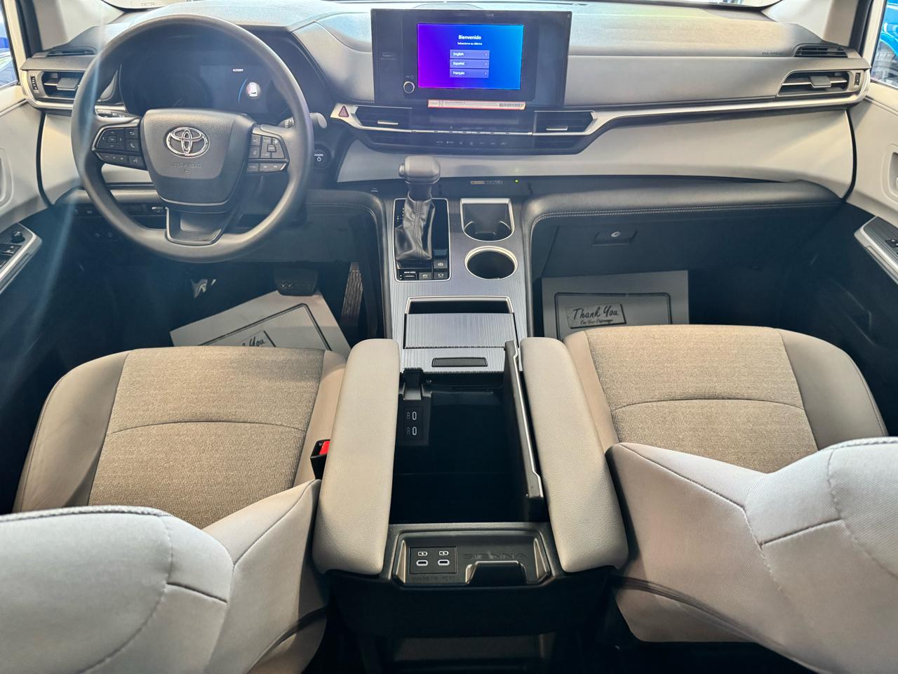 Toyota Sienna LE AWD 8-Passenger (Natl) 2025