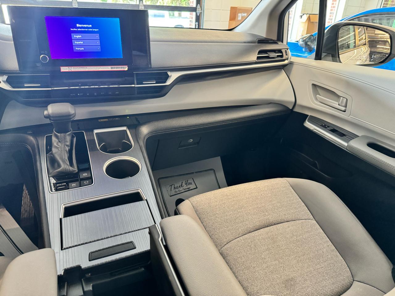 Toyota Sienna LE AWD 8-Passenger (Natl) 2025