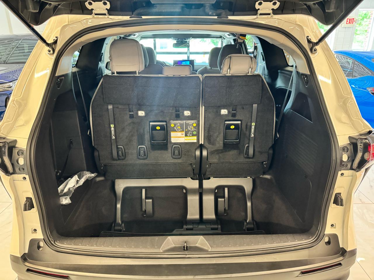 Toyota Sienna LE AWD 8-Passenger (Natl) 2025