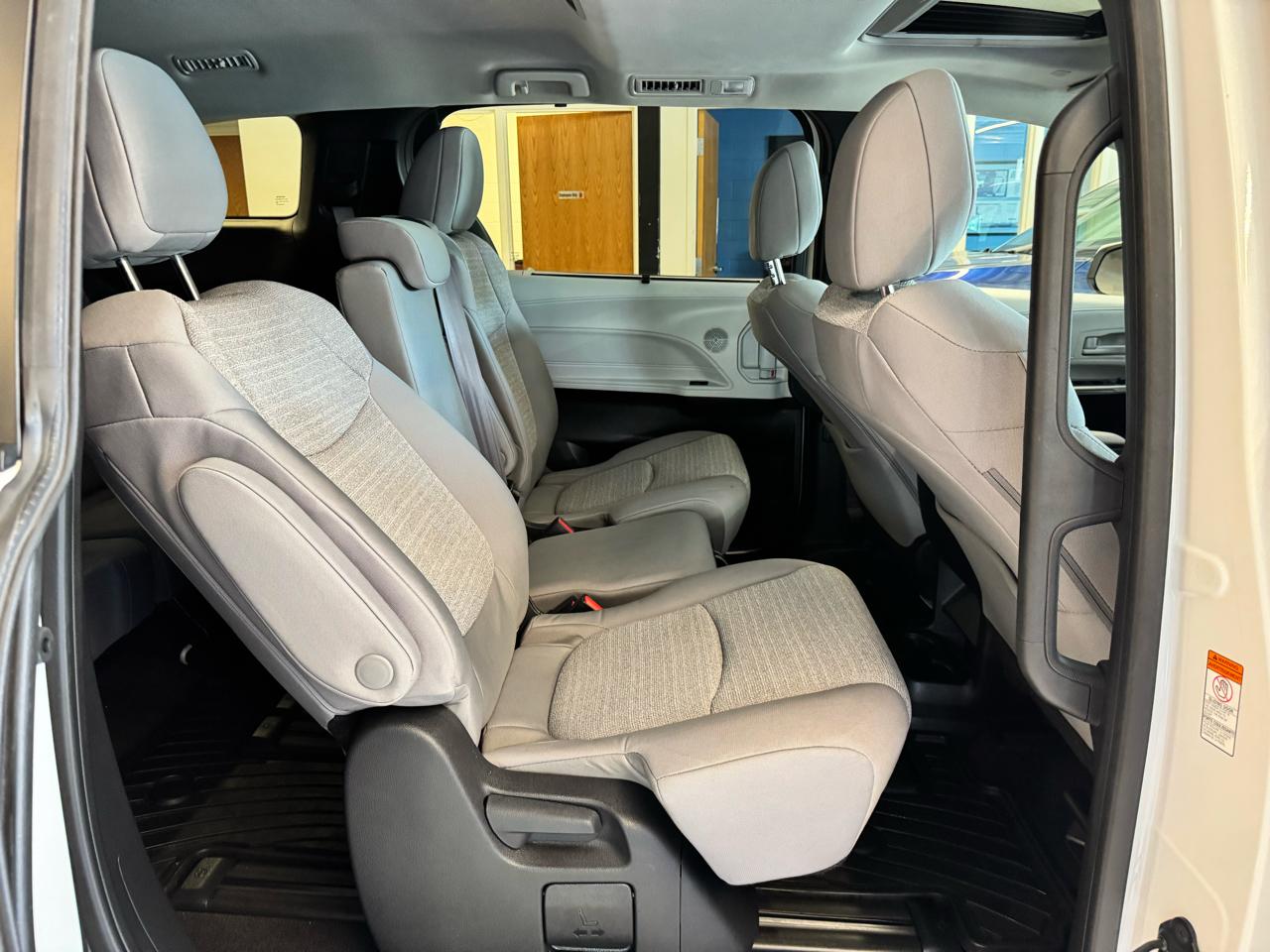 Toyota Sienna LE AWD 8-Passenger (Natl) 2025