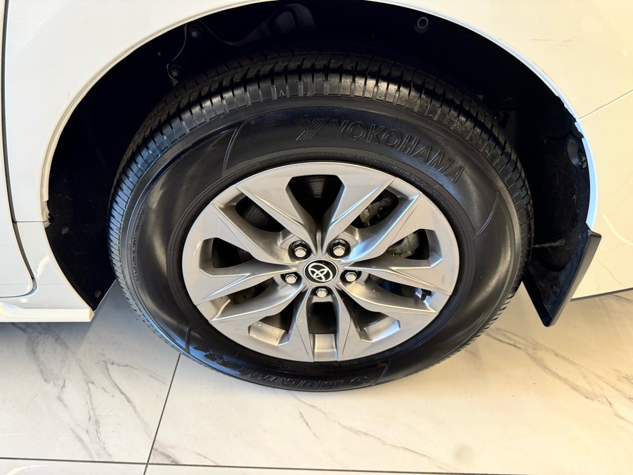Toyota Sienna LE AWD 8-Passenger (Natl) 2025