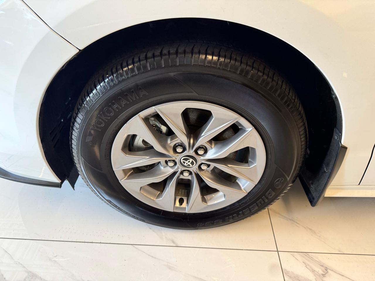 Toyota Sienna LE AWD 8-Passenger (Natl) 2025