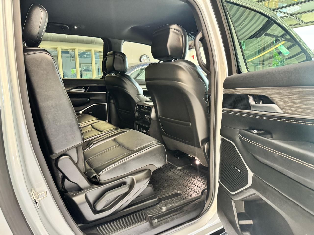 Jeep Wagoneer L Series II 4x2 *Ltd Avail* 2024