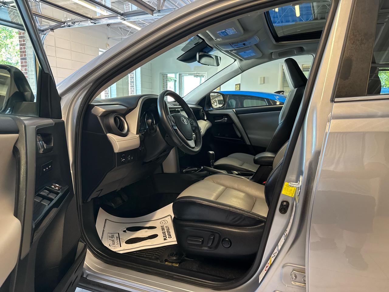 Toyota RAV4 Limited AWD (Natl) 2018